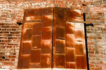 Come restaurare una porta in ferro  