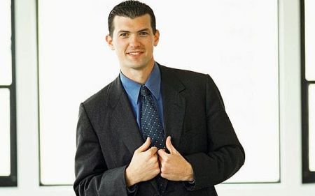 Come vestirsi per un colloquio di lavoro (uomo)  