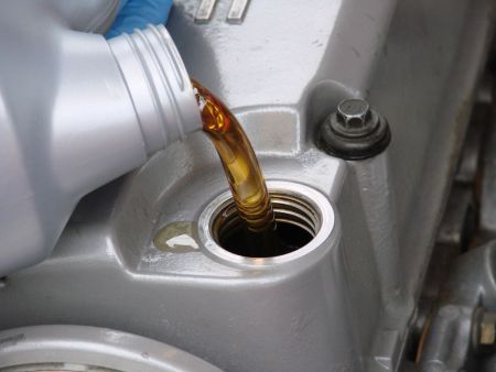 Come controllare l'olio dell'auto 