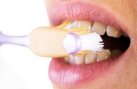 Come scegliere lo spazzolino da denti 