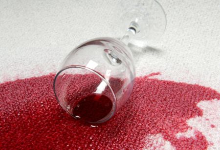 Come eliminare il vino dai tessuti  