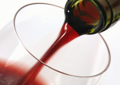 Come mantenersi in salute assumendo piccole quantità di vino 