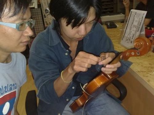 Come sostituire una corda di violino  