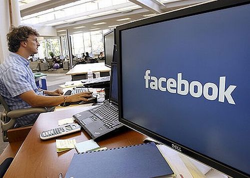 Come comportarsi professionalmente su Facebook  