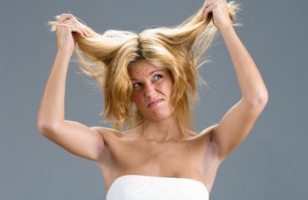 Asciugare i capelli: siete sicure di farlo nel modo giusto? 