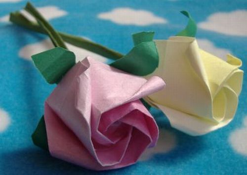 Come fare una rosa con l'origami  