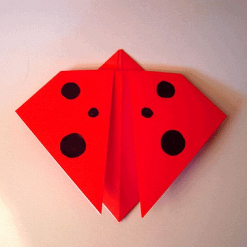 Come fare una coccinella con l'origami  