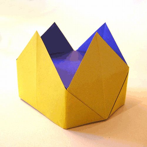 Come fare una corona con l'origami  