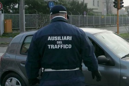 Come diventare ausiliari del traffico  