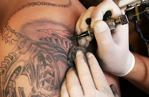 Come curare un tatuaggio  