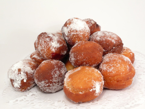 Come fare i dolci di Carnevale: frappe, castagnole e krapfen  