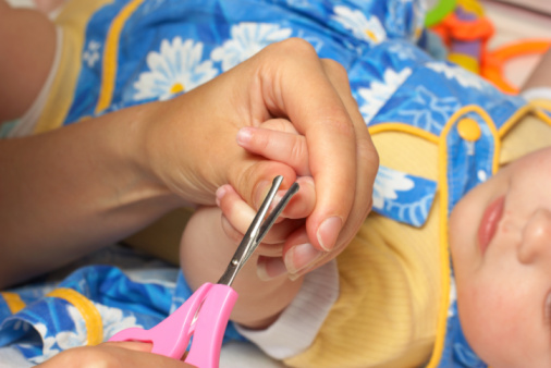 Come tagliare le unghie ai neonati  
