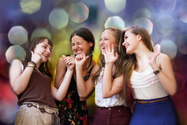 Come festeggiare la festa delle donne, cinque idee per divertirsi con le amiche  