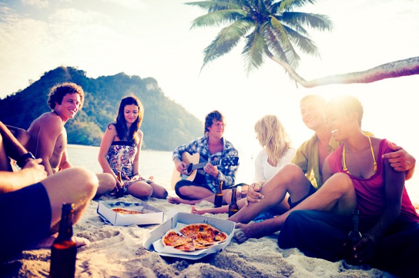 Come vestirsi per una festa in spiaggia  