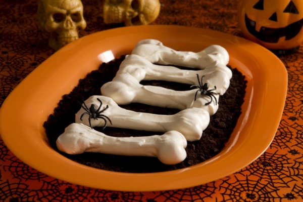 Come fare i biscotti di Halloween a forma di ossa 