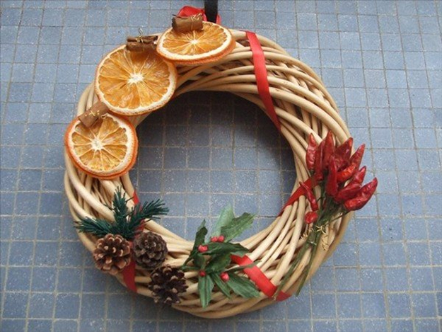 Come creare decorazioni natalizie con le arance  