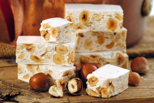 Come fare il torrone alle nocciole  