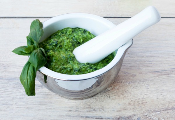 Come creare il pesto con il mortaio  