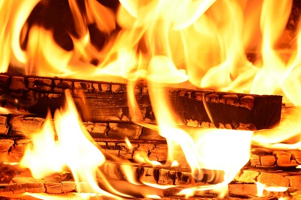 Come tagliare la legna per il fuoco  