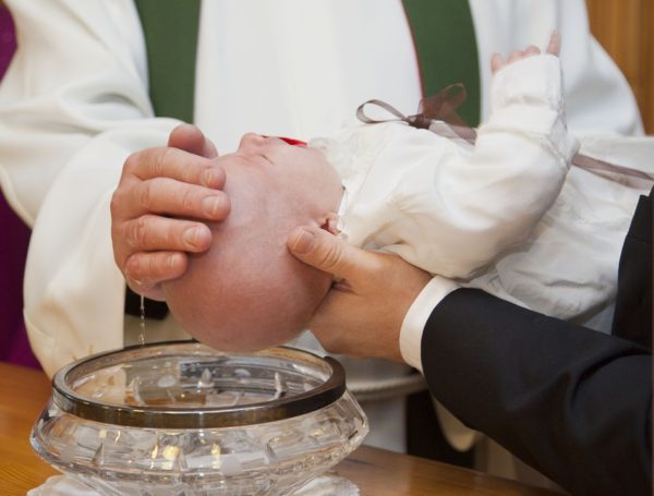 Come organizzare un battesimo?  