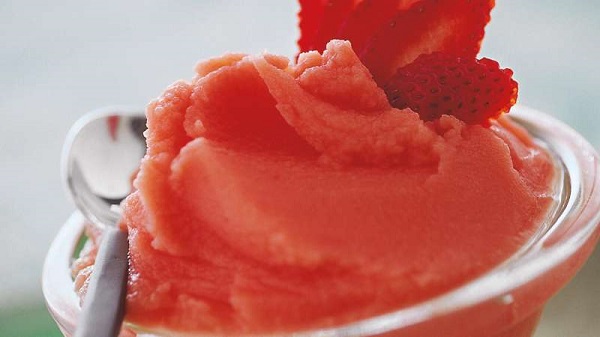 Come eliminare macchie di fragola dai tessuti  