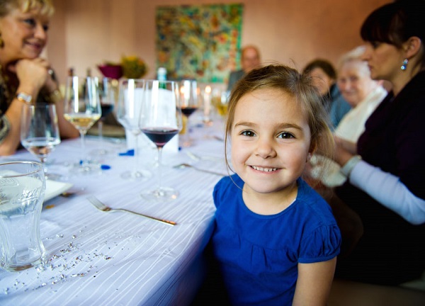 Come fare stare buoni i bambini al ristorante  