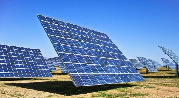 Pannelli fotovoltaici: una scelta tra costi e benefici  