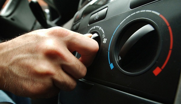 Come fare manutenzione aria condizionata auto 