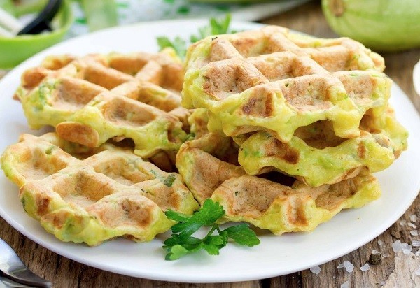 Come inventare e cucinare waffle salati  