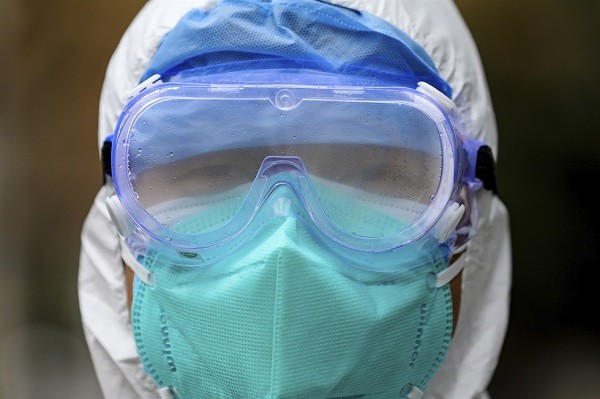 Coronavirus, come evitare che gli occhiali si appannino con mascherina  
