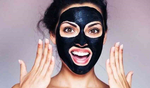 Come preparare la black mask in casa  