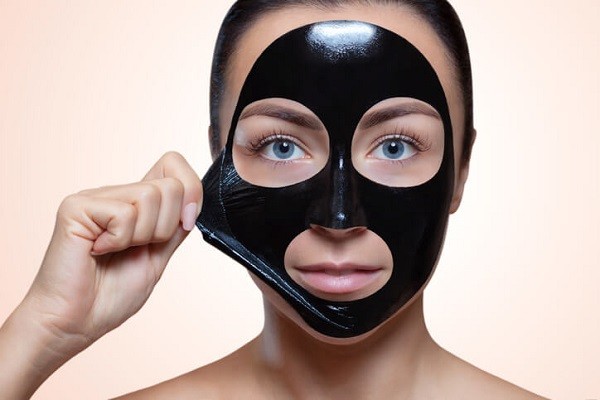 Come preparare la black mask in casa  