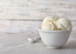 Come preparare un gelato con due ingredienti 