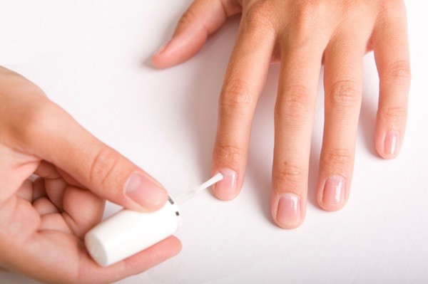 Come curare le unghie fragili 