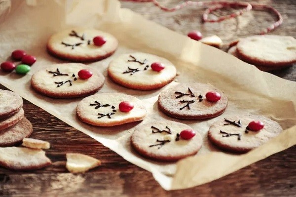 Come preparare i biscotti di Natale risparmiando  