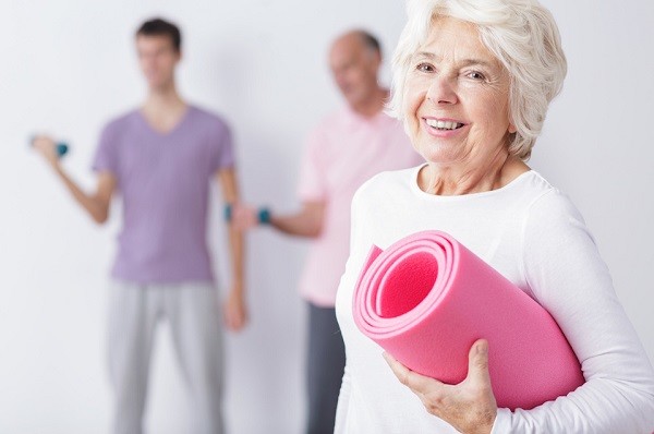 Come fare ginnastica a 60 anni in casa  