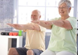 Come fare ginnastica a 60 anni in casa 