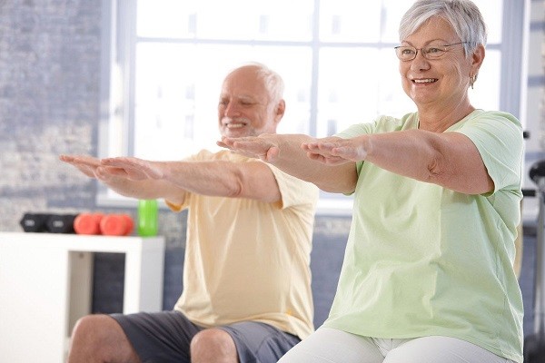 Come fare ginnastica a 60 anni in casa  