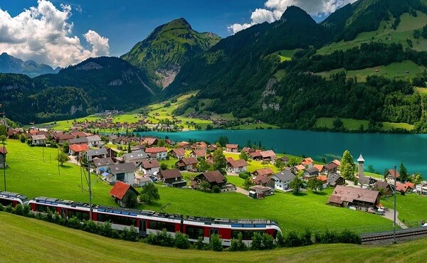 Come viaggiare low cost in Svizzera  
