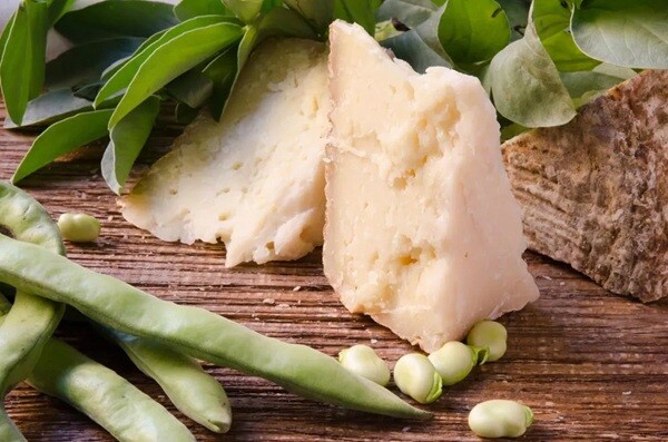 Come mangiare fave e pecorino  