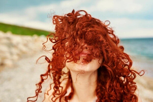 Come prendersi cura dei capelli rossi  