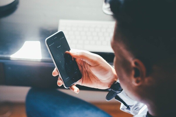 Come difendersi dagli insulti online  