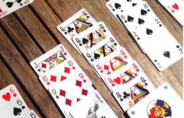 Come organizzare un torneo di burraco natalizio  