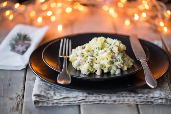Come preparare l'insalata russa natalizia  
