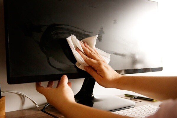 Come pulire la postazione PC in modo corretto  