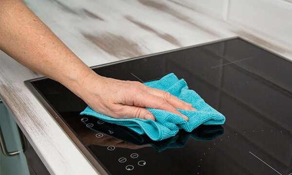 Come pulire il piano cottura in modo efficiente  